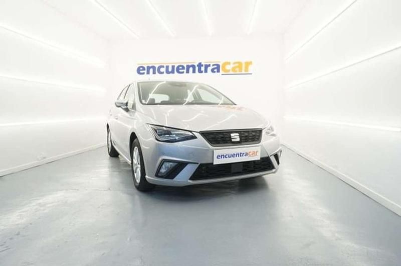 Usado Seat Ibiza Style 116 CV (85 kW) 2023 Gris / plata Berlina