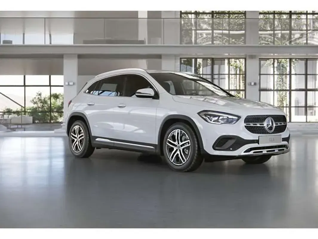 Begagnad Mercedes GLA200 150 HK (110 kW) 2023 Vit SUV