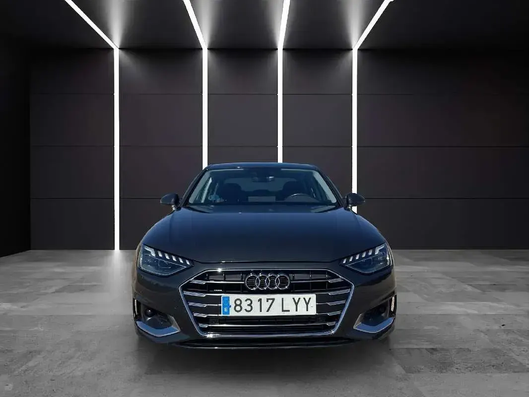 Usado Audi A4 Advanced 150 CV (110 kW) 2022 Azul Berlina