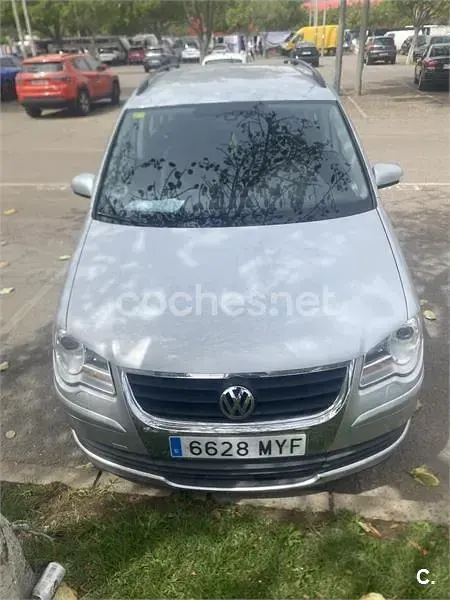 Usado VW Touran Advance 140 CV (102 kW) 2009 Gris / plata Monovolumen