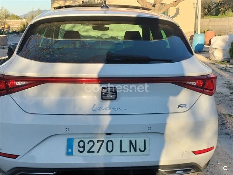 Usado Seat Leon FR 150 CV (110 kW) 2021 Blanco Berlina
