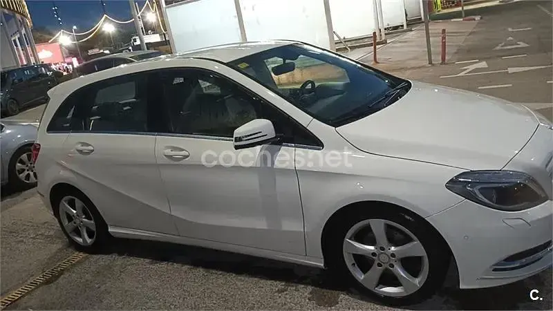 Usado Mercedes B180 109 CV (80 kW) 2013 Blanco Utilitario