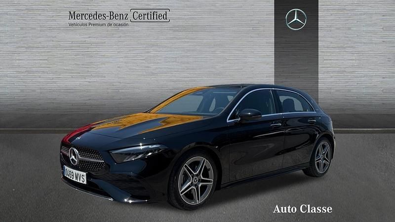 Negro Usado 2024 Mercedes A180 Berlina | 32.900 € (Un poco caro) - Imagen 1/4