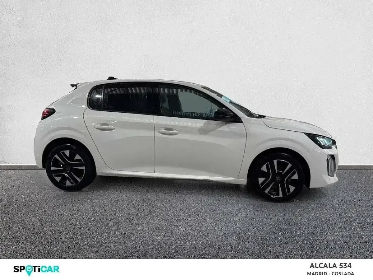 Usado Peugeot 208 Allure 100 CV (73 kW) 2024 Blanco Utilitario