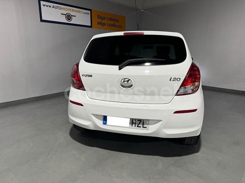 Usado Hyundai i20 84 CV (61 kW) 2014 Blanco Utilitario