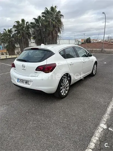 Usado Opel Astra Sport 125 CV (91 kW) 2012 Blanco Berlina