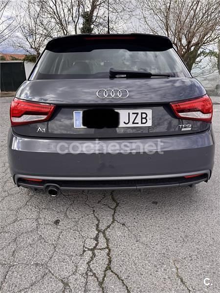 Usado Audi A1 Sportback Attraction 95 CV (69 kW) 2017 Gris / plata Utilitario