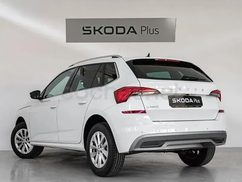Usado Skoda Kamiq Ambition 110 CV (80 kW) 2021 Blanco SUV