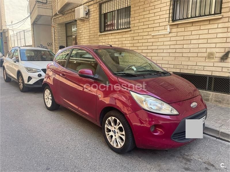Usado Ford Ka Titanium 69 CV (50 kW) 2010 Granate Utilitario