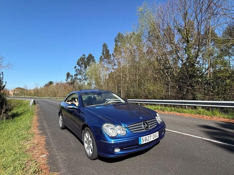 Usado Mercedes CLK270 Elegance 170 CV (125 kW) 2005 Azul Coupe