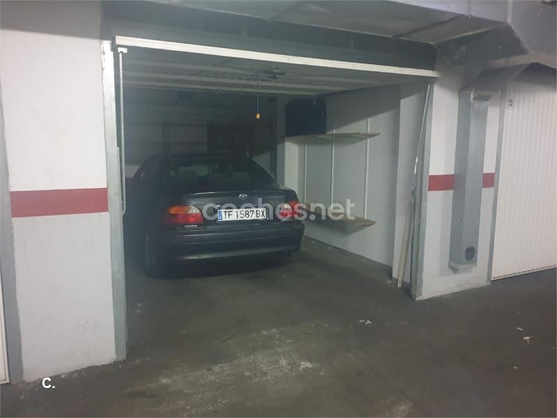 Usado Toyota Avensis Sol 128 CV (94 kW) 1999 Negro Berlina