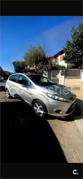 Usado Ford Fiesta Titanium 90 CV (66 kW) 2008 Gris / plata Utilitario