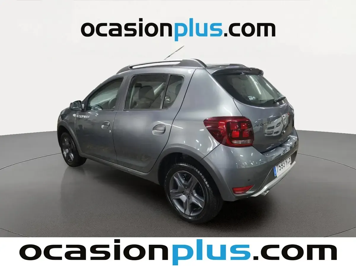 Usado Dacia Sandero 90 CV (66 kW) 2017 Gris Utilitario