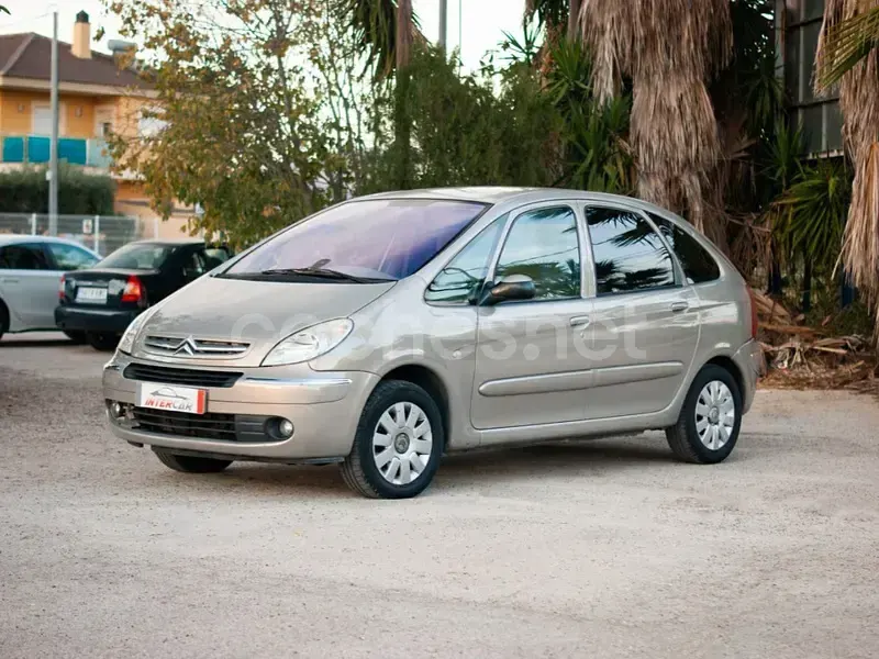 Usado Citroën Xsara Picasso 90 CV (66 kW) 2005 Beige Monovolumen