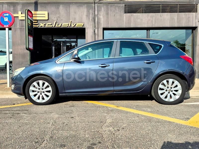 Azul Usado 2010 Opel Astra Cosmo Berlina | 5500 € (Precio justo) - Imagen 1/4