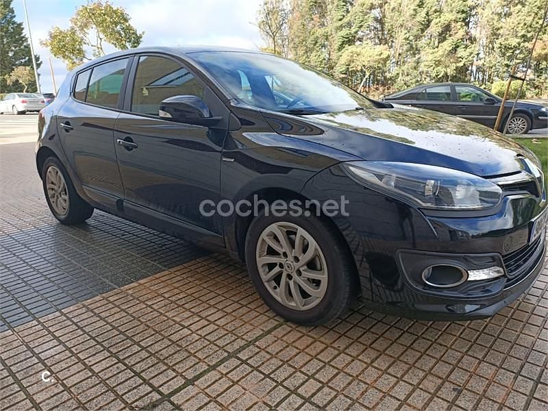 Usado Renault Mégane LIMITED 115 CV (84 kW) 2015 Negro Berlina