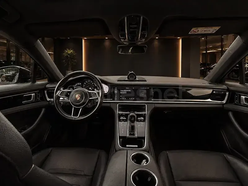 Usado Porsche Panamera 4 Sport Turismo Sport Turismo 330 CV (242 kW) 2018 Negro Familiar