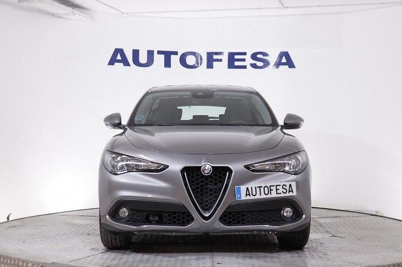 Usado Alfa Romeo Stelvio 163 CV (119 kW) 2019 Gris platino SUV