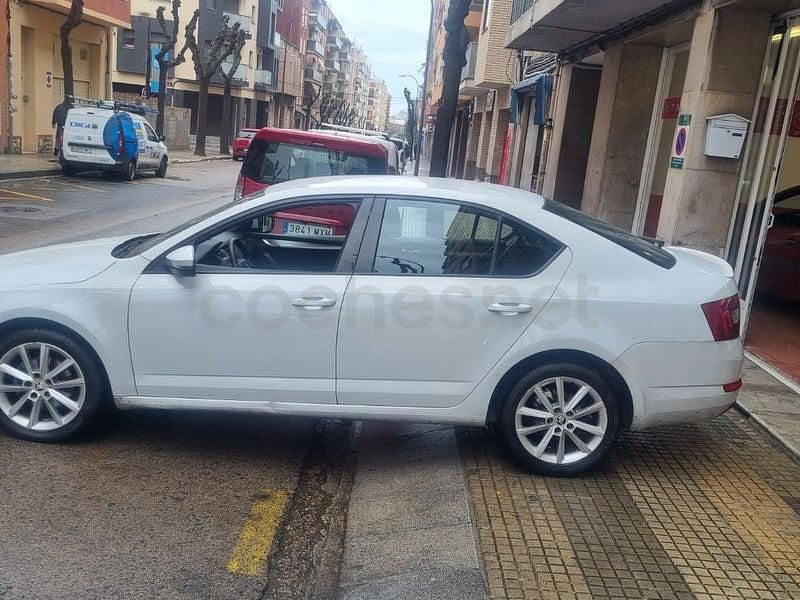 Usado Skoda Octavia Ambition 150 CV (110 kW) 2016 Blanco Utilitario