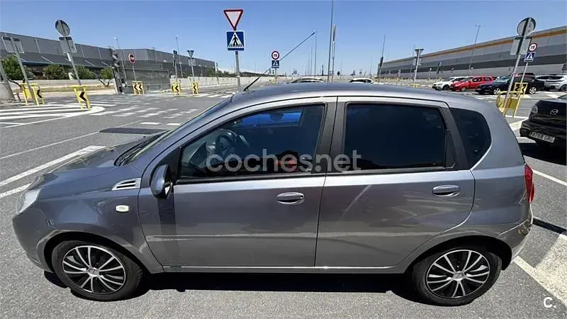 Usado Chevrolet Aveo LS 84 CV (61 kW) 2010 Gris / plata Berlina