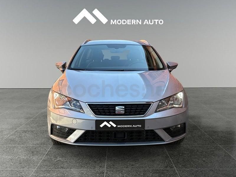 Usado Seat Leon Style 130 CV (95 kW) 2020 Gris / plata Familiar