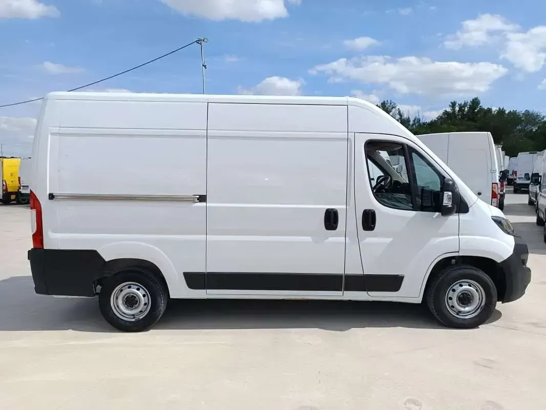 Usado Fiat Ducato 120 CV (88 kW) 2022 Blanco Van