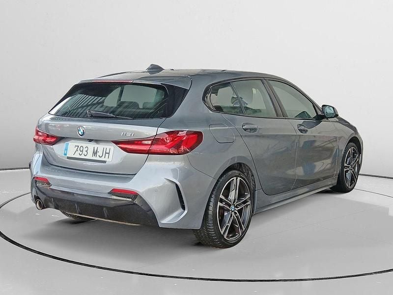 Usado BMW 118 Comfort Edition 136 CV (100 kW) 2023 Gris / plata Utilitario