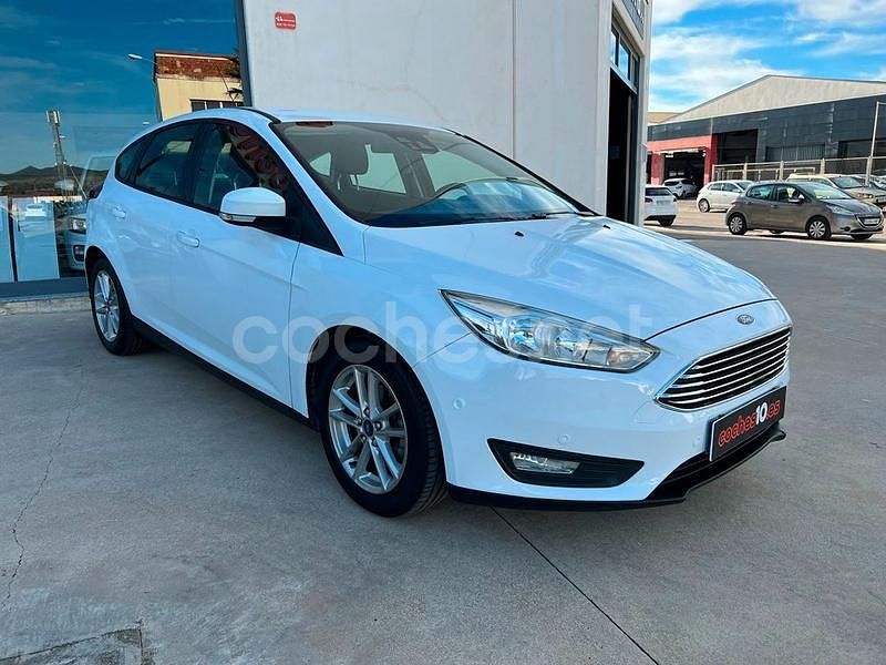 Usado Ford Focus 115 CV (84 kW) 2015 Blanco Utilitario