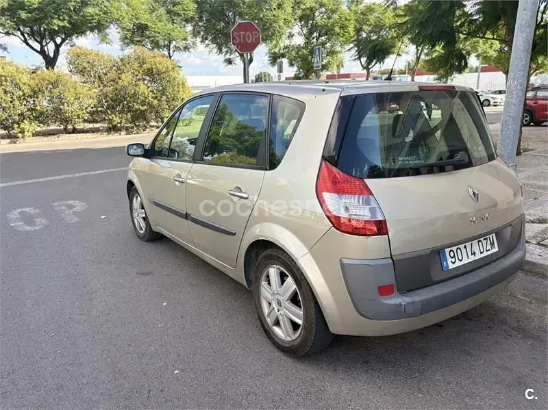 Usado Renault Scénic II Dynamique 130 CV (95 kW) 2006 Beige Monovolumen