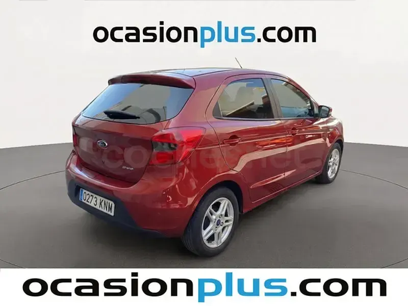 Usado Ford Ka Plus Ultimate 85 CV (62 kW) 2018 Rojo Utilitario