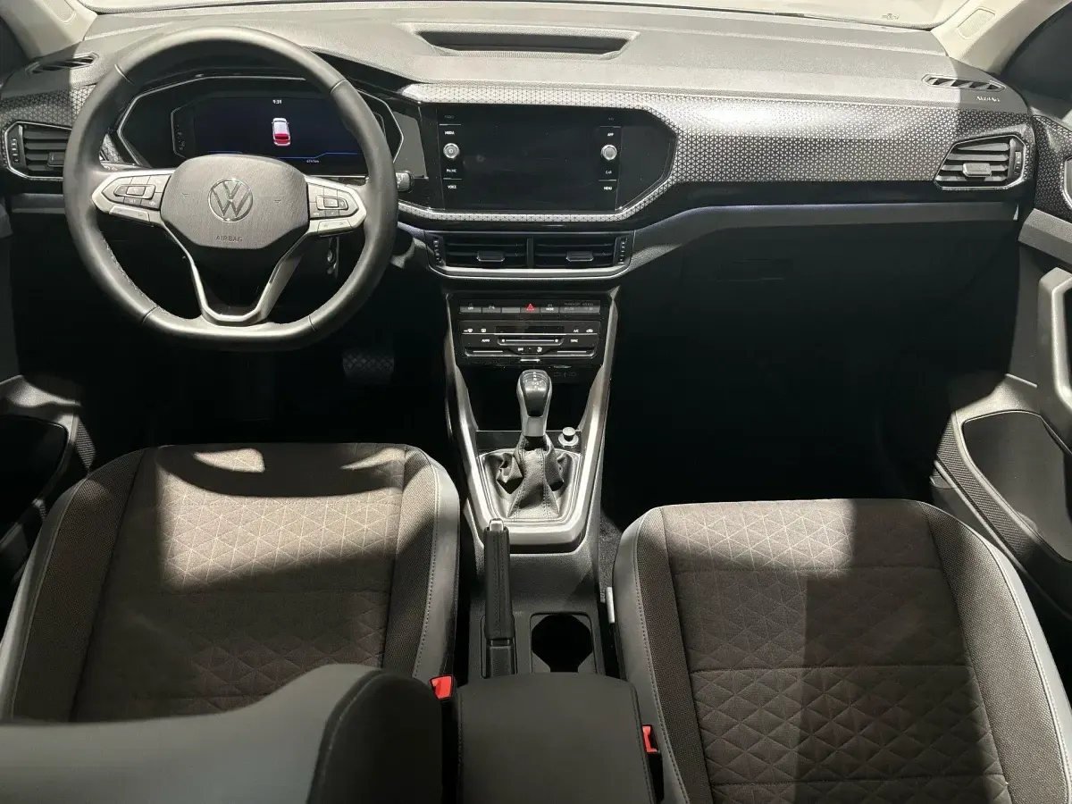 Usado VW T-Cross Sportline 110 CV (80 kW) 2022 Gris plata SUV