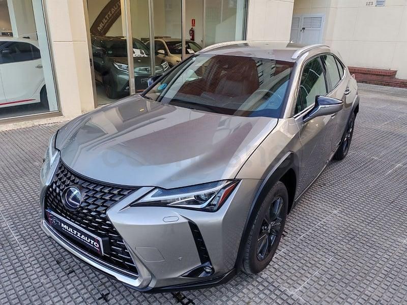 Usado Lexus UX Business Edition 184 CV (135 kW) 2019 Gris / plata SUV