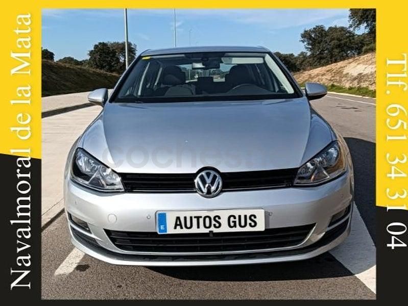 Usado VW Golf VII Advance 105 CV (77 kW) 2014 Gris / plata Berlina
