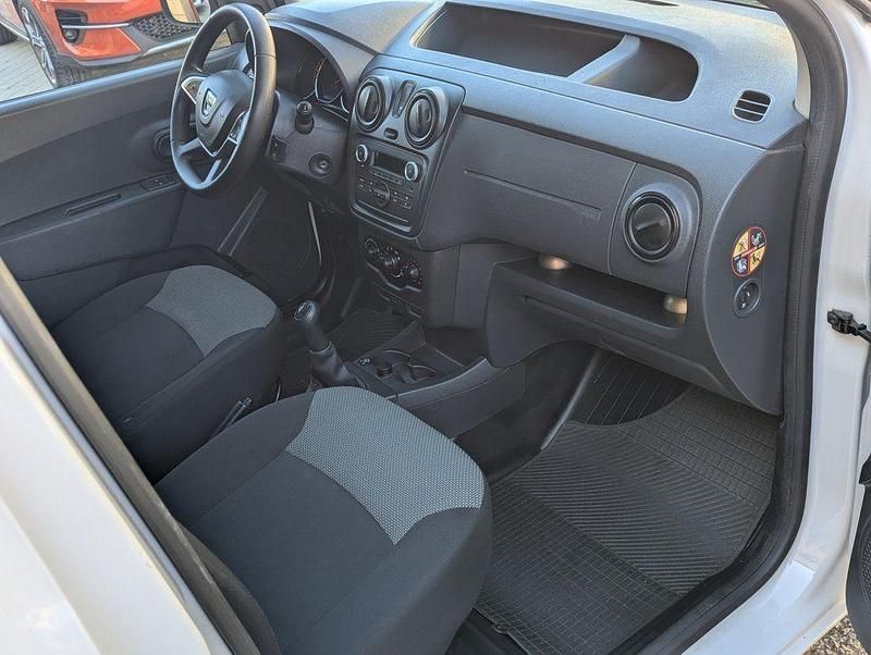 Usado Dacia Dokker Essentiel 107 CV (78 kW) 2021 Blanco Monovolumen