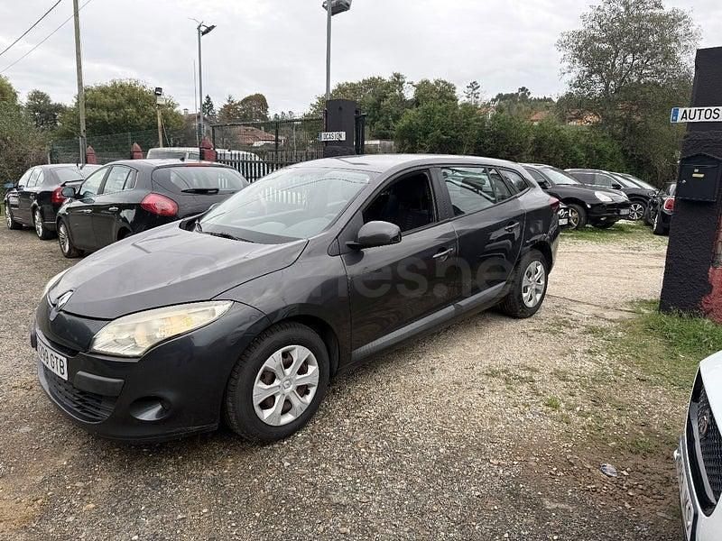 Usado Renault Mégane GrandTour Dynamique 105 CV (77 kW) 2010 Gris / plata Familiar