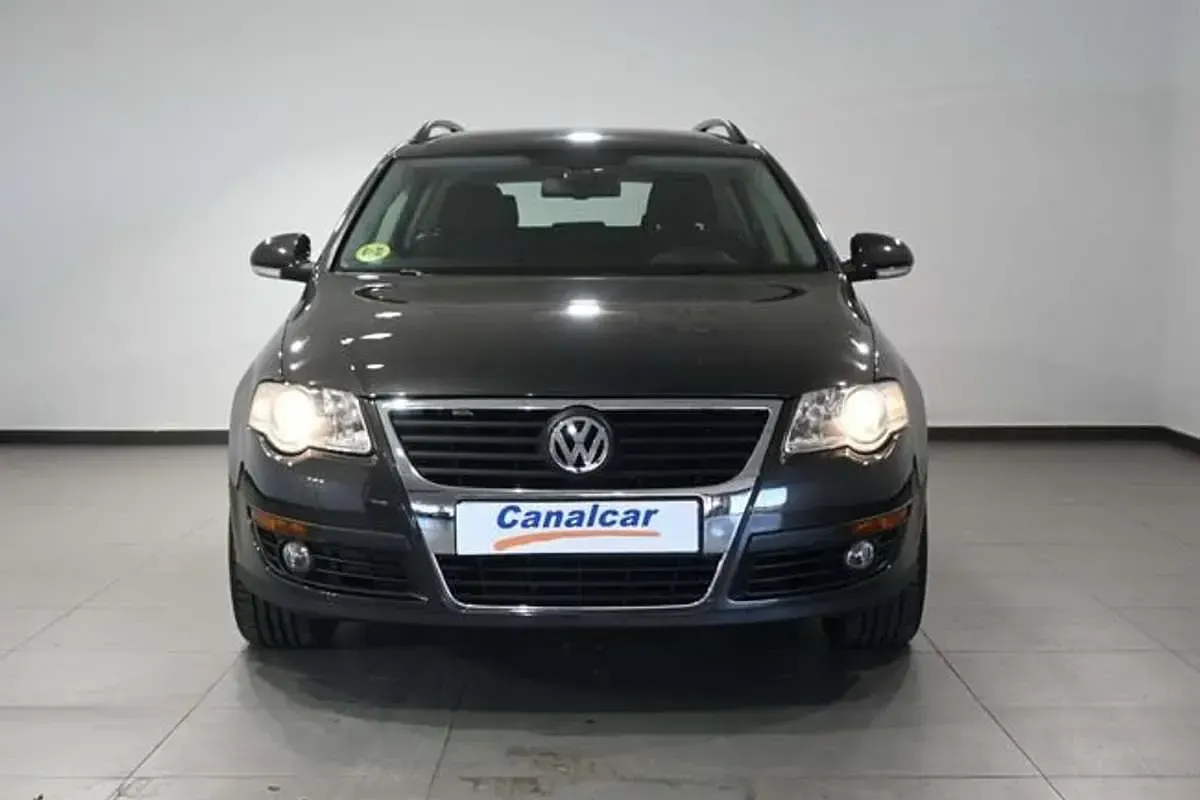 Usado VW Passat Edition 140 CV (102 kW) 2010 Marrón Familiar