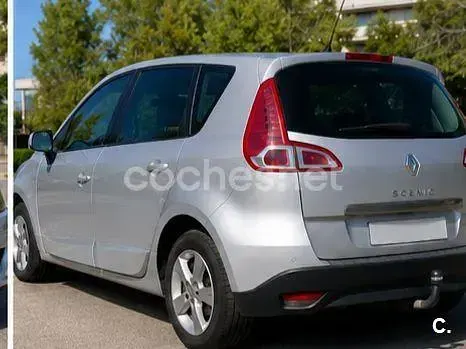Usado Renault Scénic 110 CV (80 kW) 2011 Blanco Monovolumen