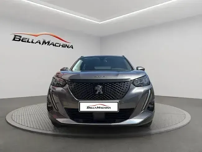Usado Peugeot 2008 Allure 110 CV (80 kW) 2022 Gris / plata SUV