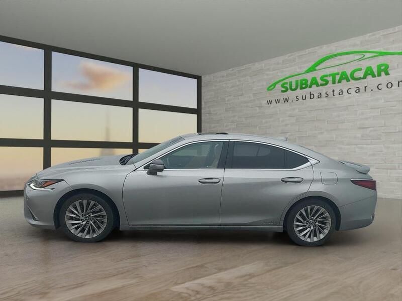 Gris Usado 2020 Lexus ES300H Executive Line Berlina | 25.372 € - Imagen 1/4