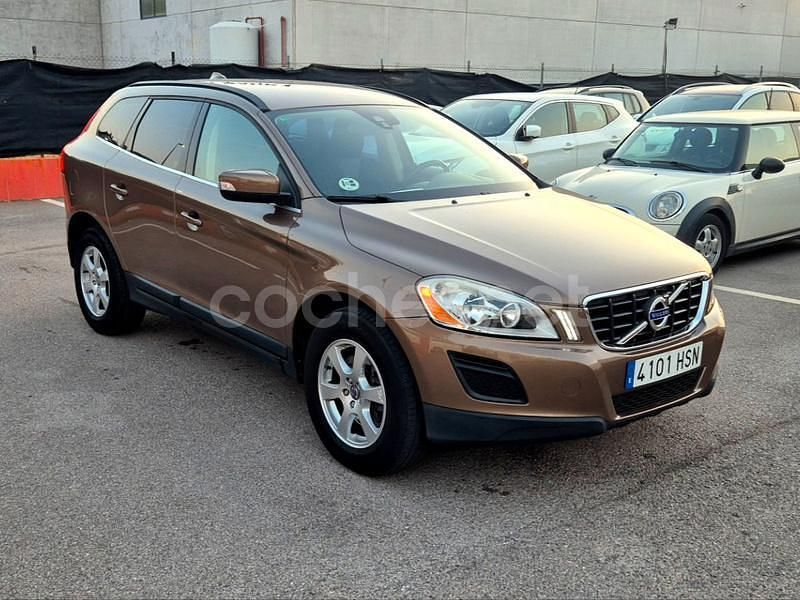 Usado Volvo XC60 Momentum 136 CV (100 kW) 2013 Marrón SUV