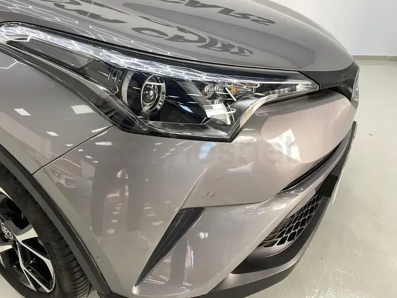 Usado Toyota C-HR Advance 122 CV (89 kW) 2020 Gris / plata SUV
