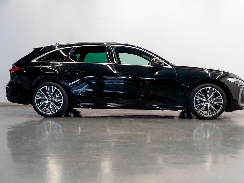 Usado Audi A5 Business 204 CV (150 kW) 2024 Negro Familiar