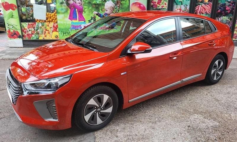 Usado Hyundai Ioniq 141 CV (103 kW) 2017 Rojo Utilitario