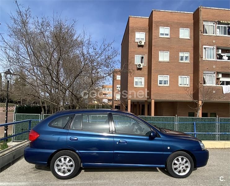 Usado Kia Rio 81 CV (59 kW) 2004 Azul Berlina