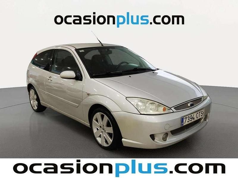 Usado Ford Focus Trend 114 CV (83 kW) 2004 Gris Utilitario