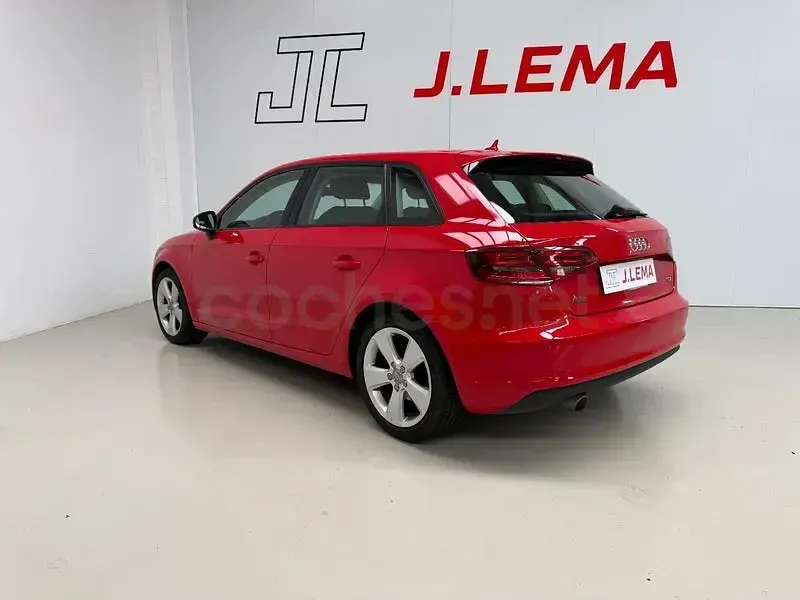 Usado Audi A3 Ambition 105 CV (77 kW) 2013 Rojo Berlina