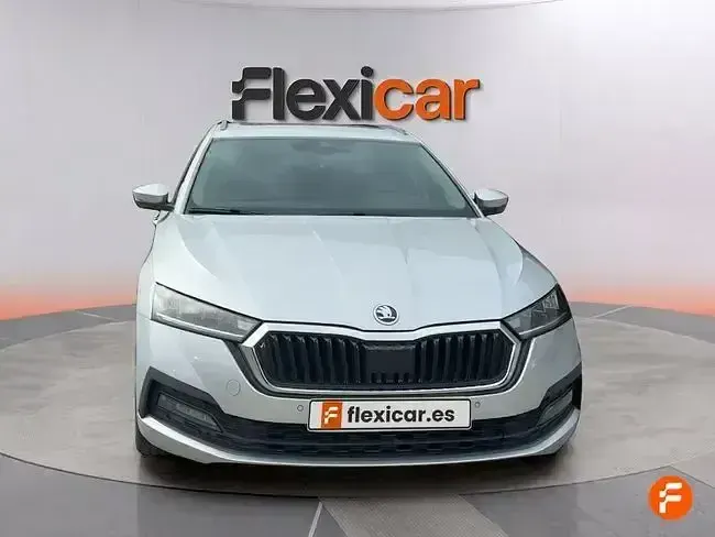 Usado Skoda Octavia Ambition 150 CV (110 kW) 2022 Gris