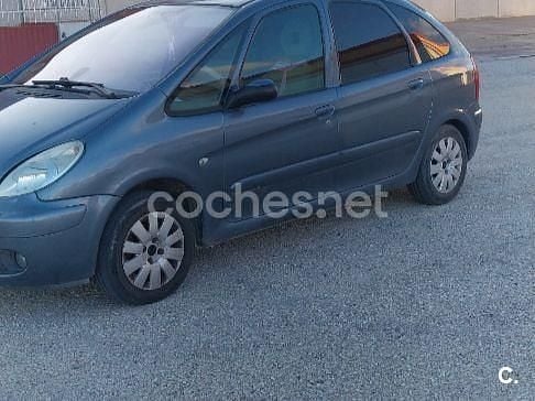 Usado Citroën Xsara Picasso Exclusive 110 CV (80 kW) 2006 Verde Monovolumen
