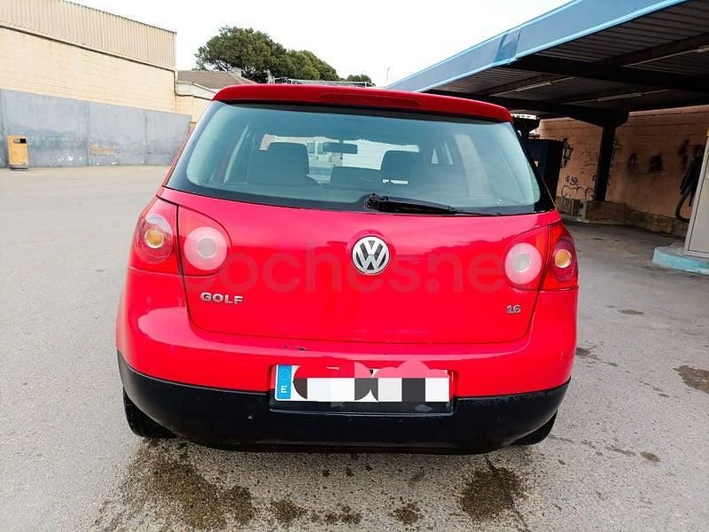 Usado VW Golf IV 105 CV (77 kW) 2004 Gris / plata Berlina