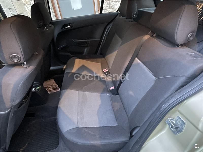 Usado Opel Astra Cosmo 100 CV (73 kW) 2004 Verde Berlina